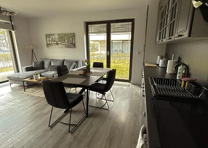 Oliwa Przy Parku Small Private Garden And Free Parking * グダニスク